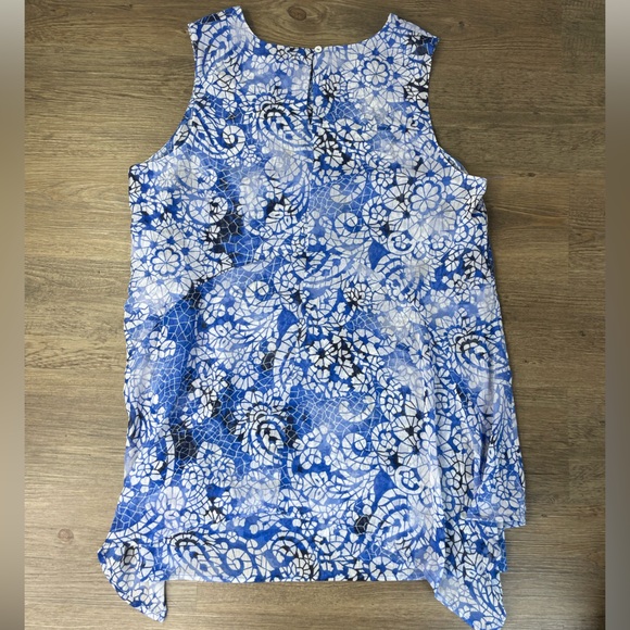 Fever Women’s Blue Sleeveless Blouse, size Medium - Picture 8 of 9